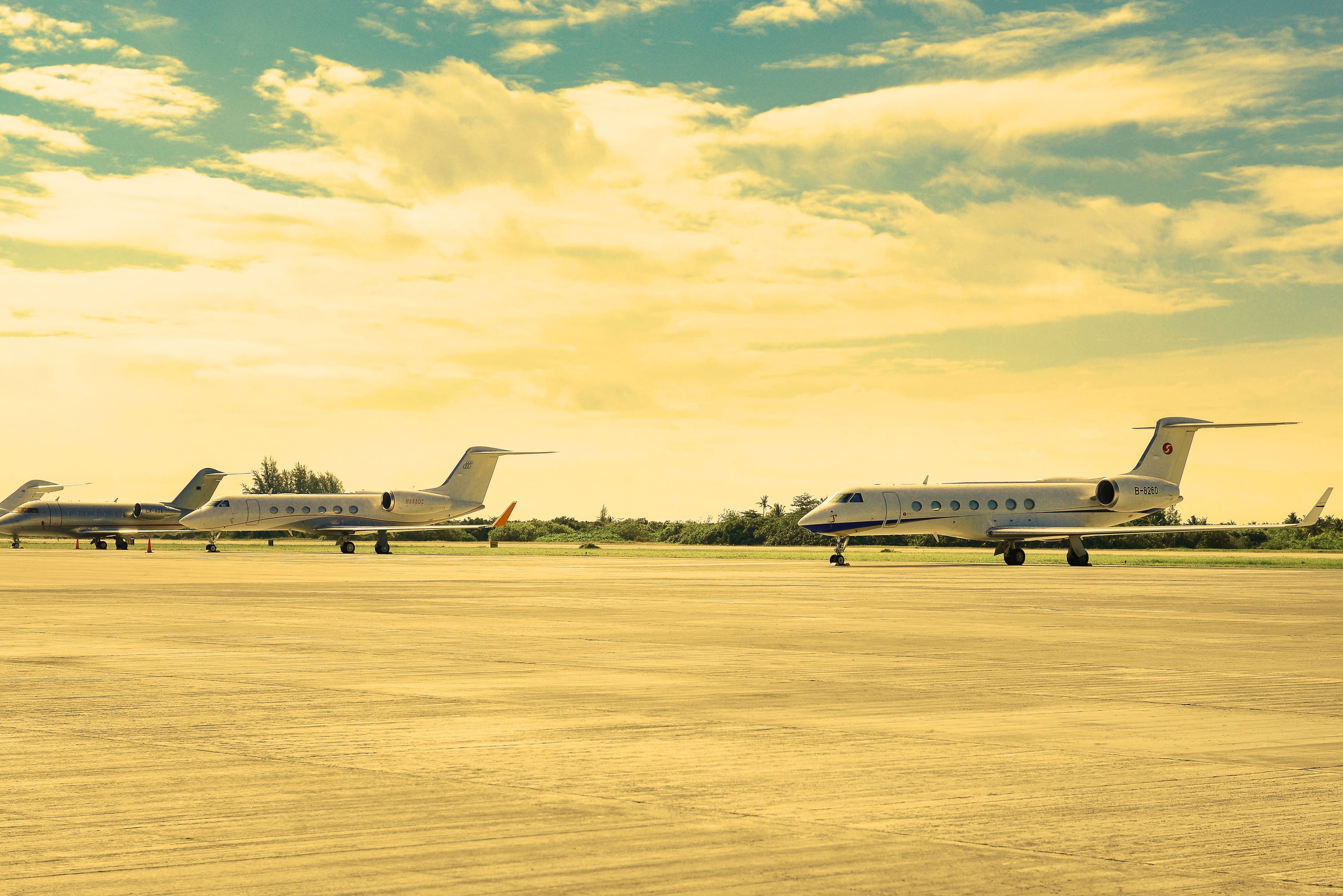 Jun Li, private jet chef covering Anshun Huangguoshu Airport